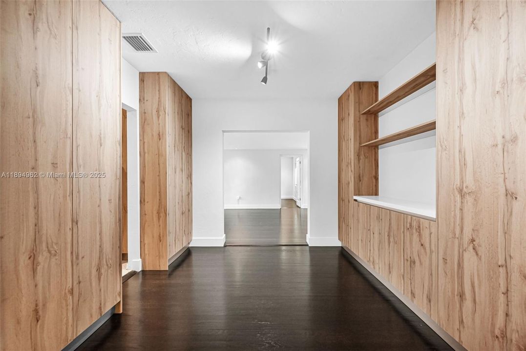 Active With Contract: $1,195,000 (3 beds, 2 baths, 1935 Square Feet)