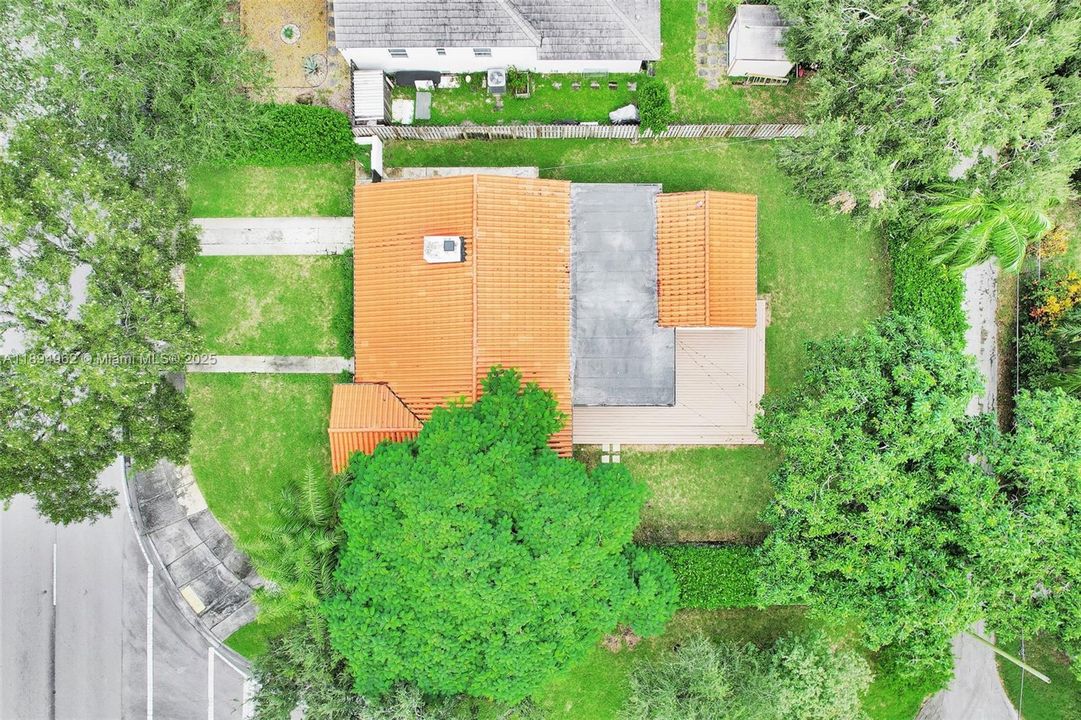 Active With Contract: $1,195,000 (3 beds, 2 baths, 1935 Square Feet)