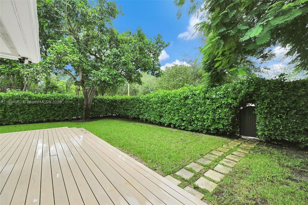 Active With Contract: $1,195,000 (3 beds, 2 baths, 1935 Square Feet)