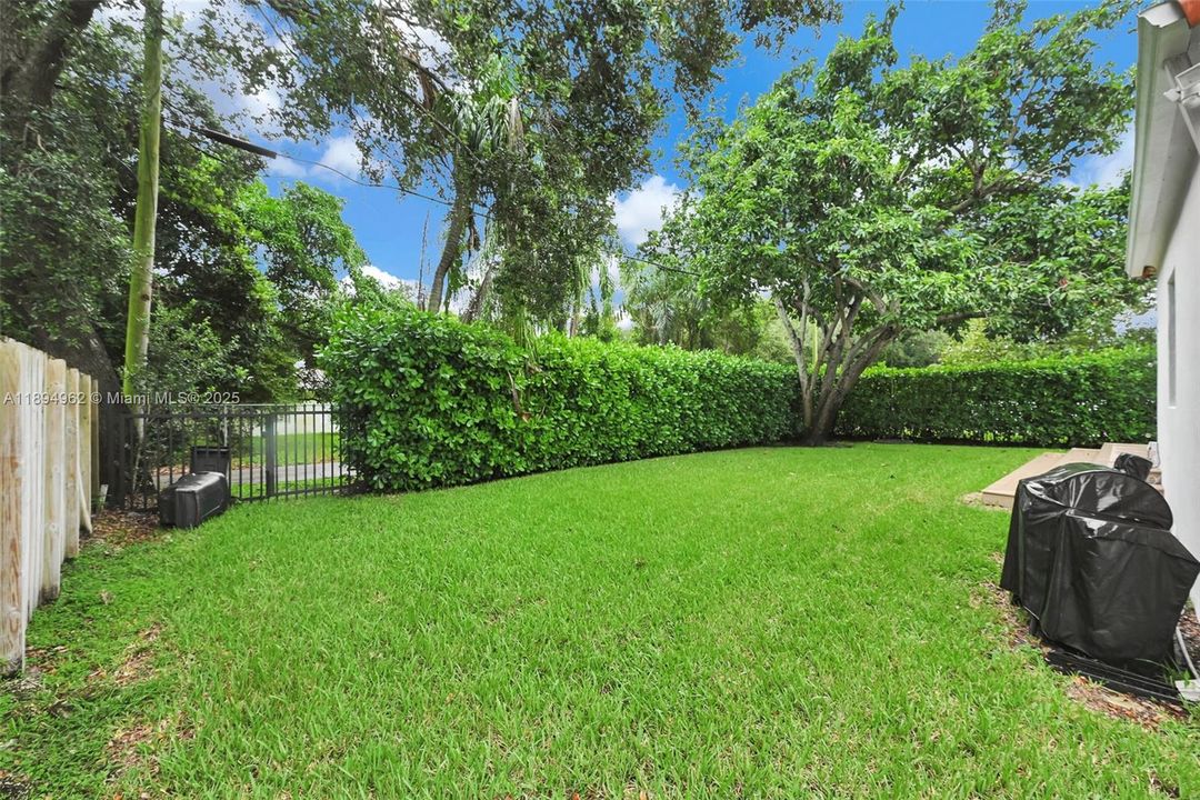 Active With Contract: $1,195,000 (3 beds, 2 baths, 1935 Square Feet)