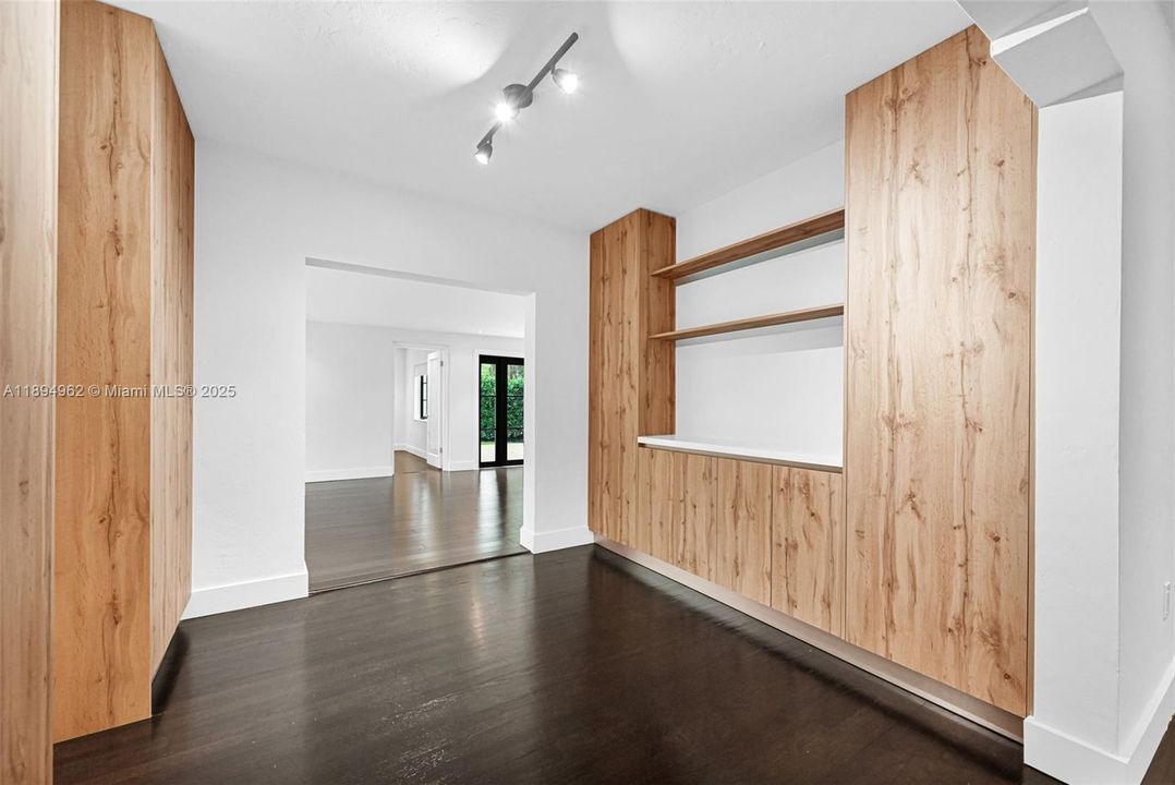 Active With Contract: $1,195,000 (3 beds, 2 baths, 1935 Square Feet)