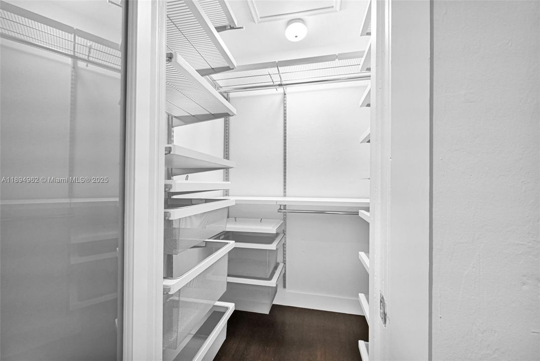 Active With Contract: $1,195,000 (3 beds, 2 baths, 1935 Square Feet)