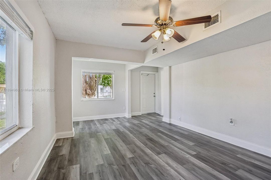 For Sale: $697,500 (4 beds, 2 baths, 1300 Square Feet)