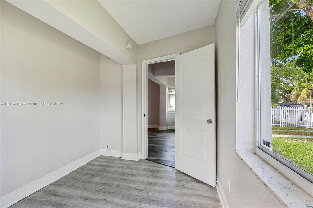 For Sale: $697,500 (4 beds, 2 baths, 1300 Square Feet)