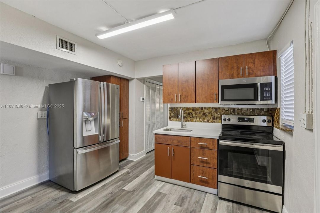 For Sale: $697,500 (4 beds, 2 baths, 1300 Square Feet)