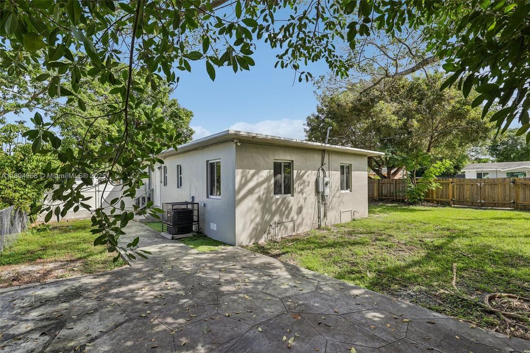 For Sale: $697,500 (4 beds, 2 baths, 1300 Square Feet)