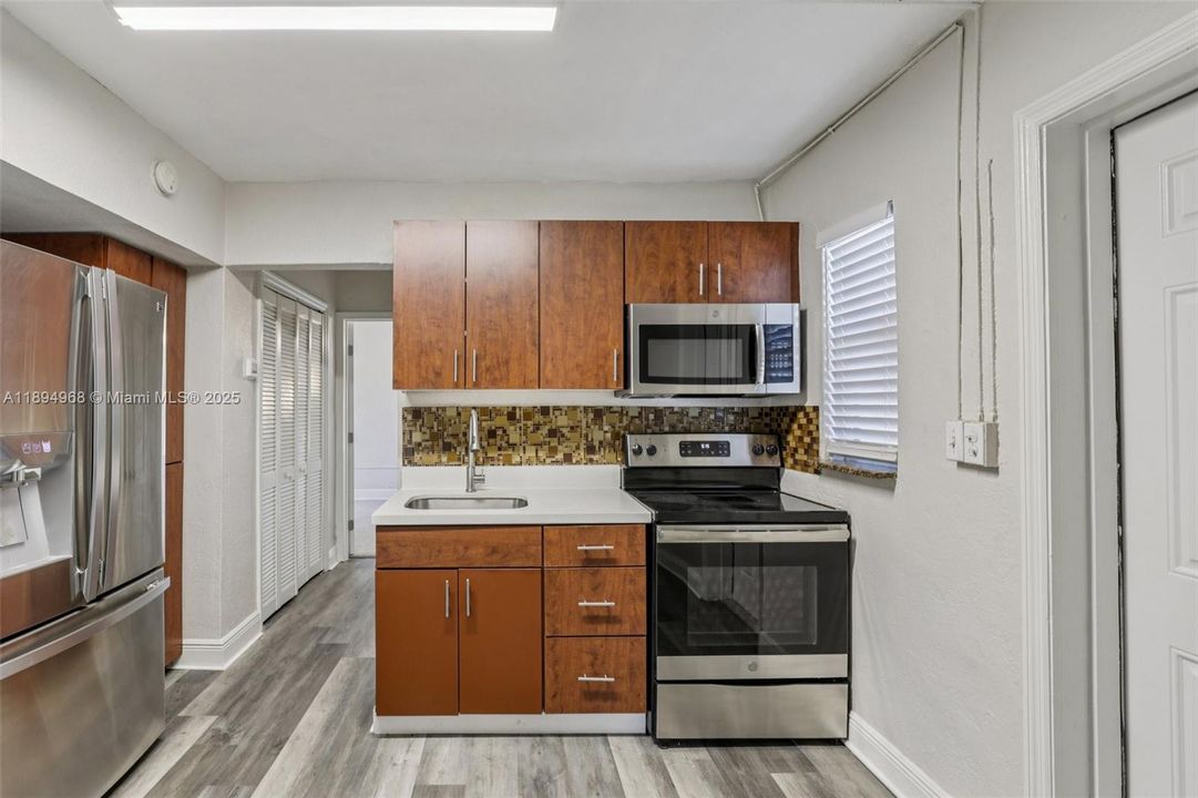 For Sale: $697,500 (4 beds, 2 baths, 1300 Square Feet)