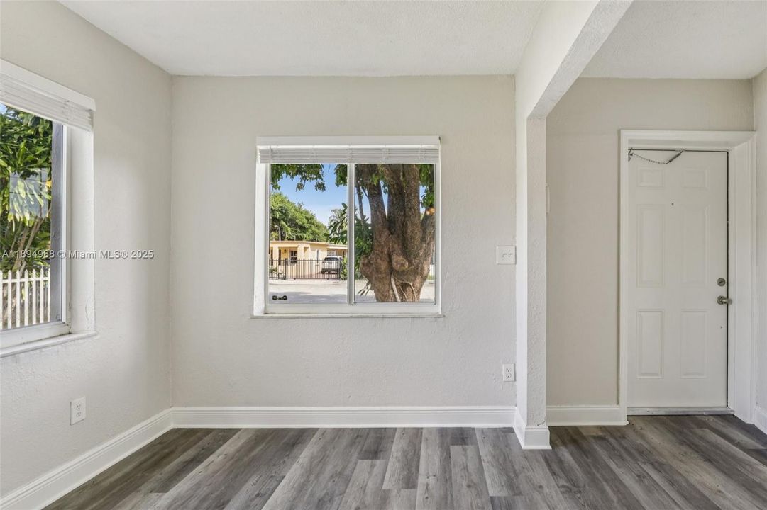 For Sale: $697,500 (4 beds, 2 baths, 1300 Square Feet)