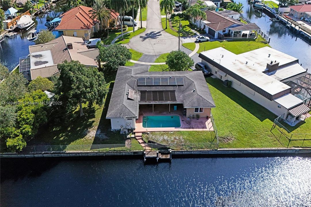 Под контрактом: $787,500 (4 спален, 2 ванн, 1930 Квадратных фут)