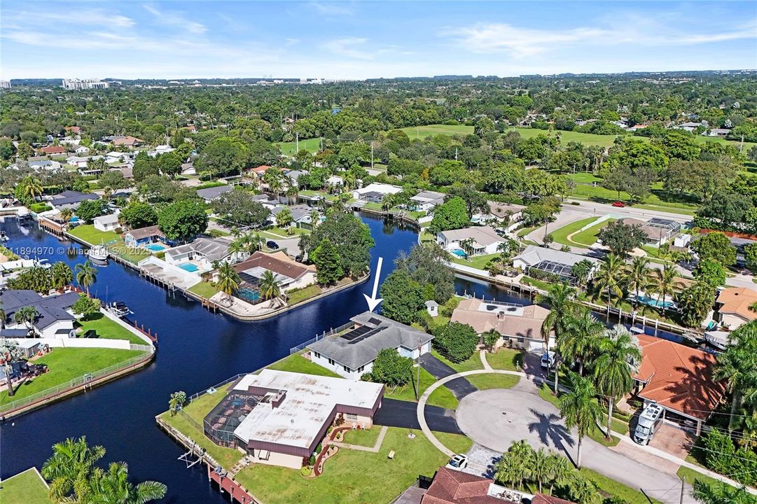 Под контрактом: $787,500 (4 спален, 2 ванн, 1930 Квадратных фут)