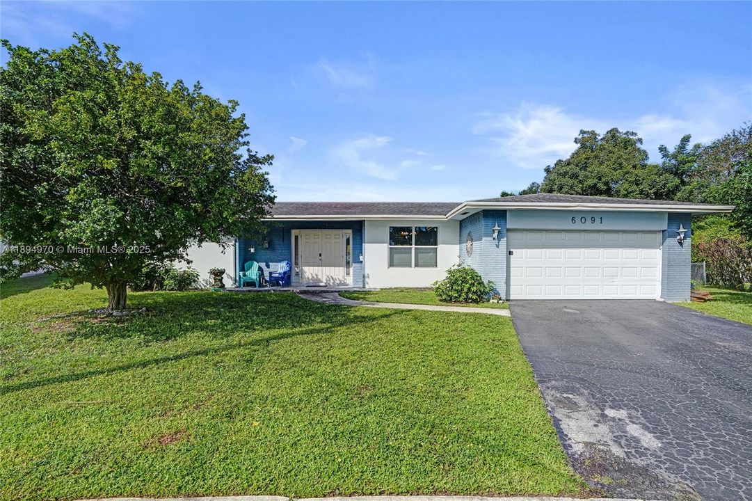 Под контрактом: $787,500 (4 спален, 2 ванн, 1930 Квадратных фут)