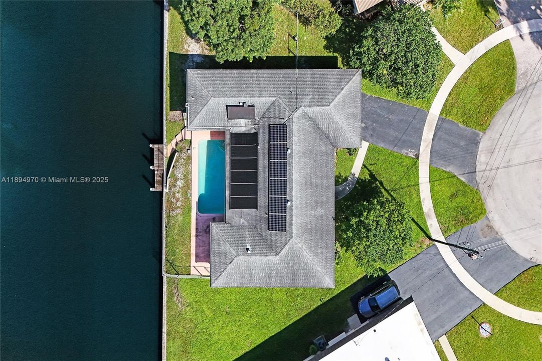 Под контрактом: $787,500 (4 спален, 2 ванн, 1930 Квадратных фут)