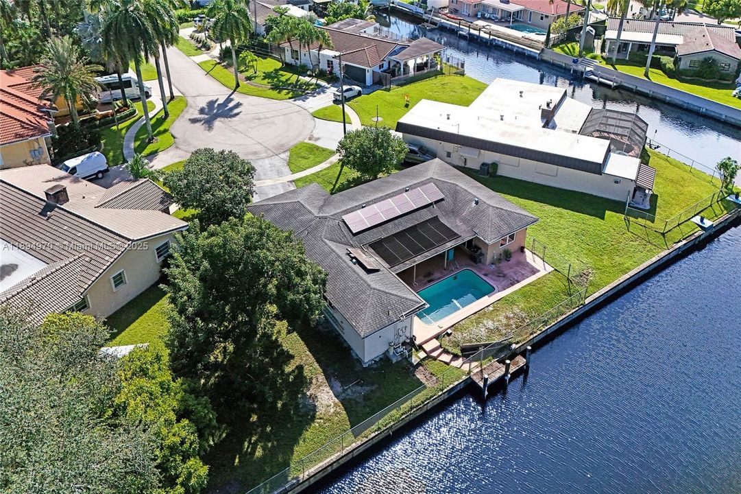 Под контрактом: $787,500 (4 спален, 2 ванн, 1930 Квадратных фут)