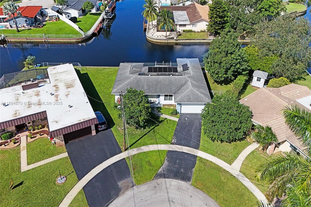 Под контрактом: $787,500 (4 спален, 2 ванн, 1930 Квадратных фут)