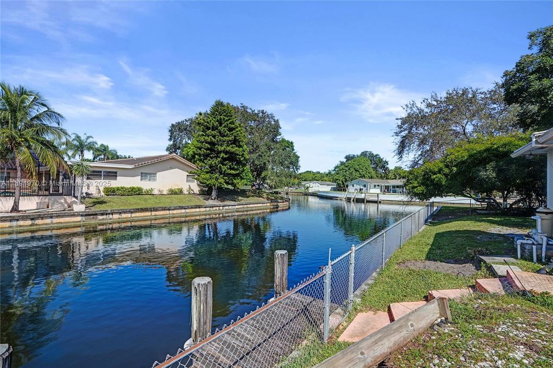 Под контрактом: $787,500 (4 спален, 2 ванн, 1930 Квадратных фут)