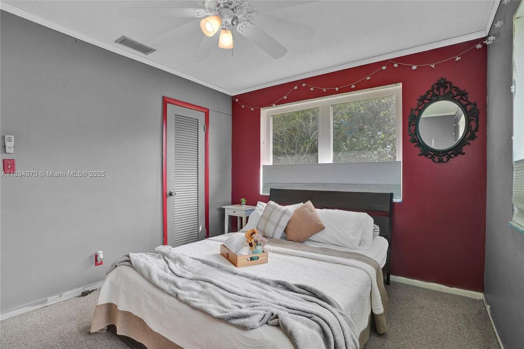 Под контрактом: $787,500 (4 спален, 2 ванн, 1930 Квадратных фут)