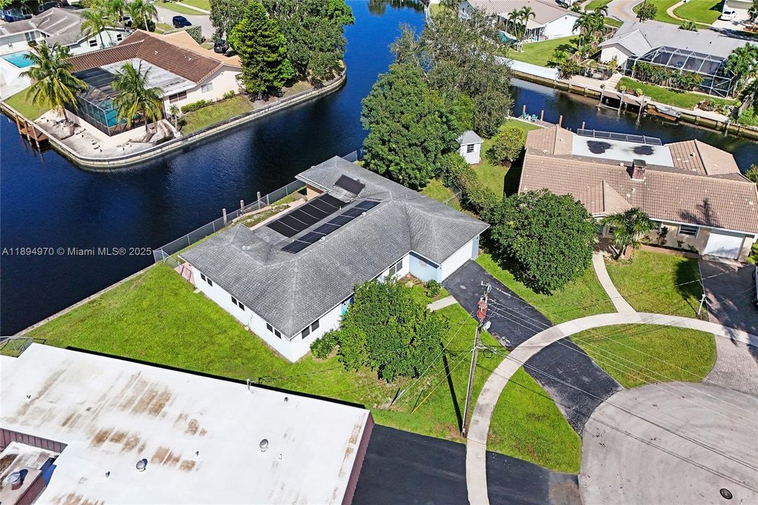 Под контрактом: $787,500 (4 спален, 2 ванн, 1930 Квадратных фут)