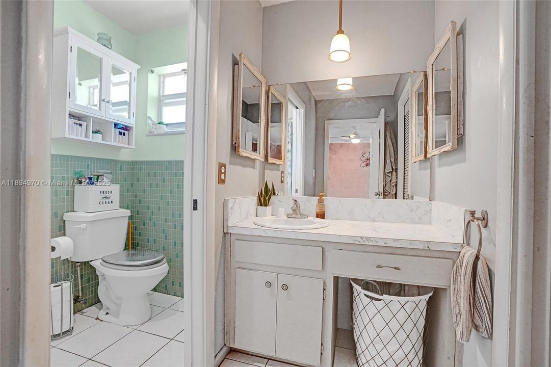 Под контрактом: $787,500 (4 спален, 2 ванн, 1930 Квадратных фут)