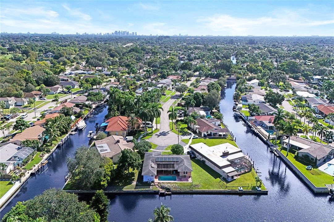 Под контрактом: $787,500 (4 спален, 2 ванн, 1930 Квадратных фут)