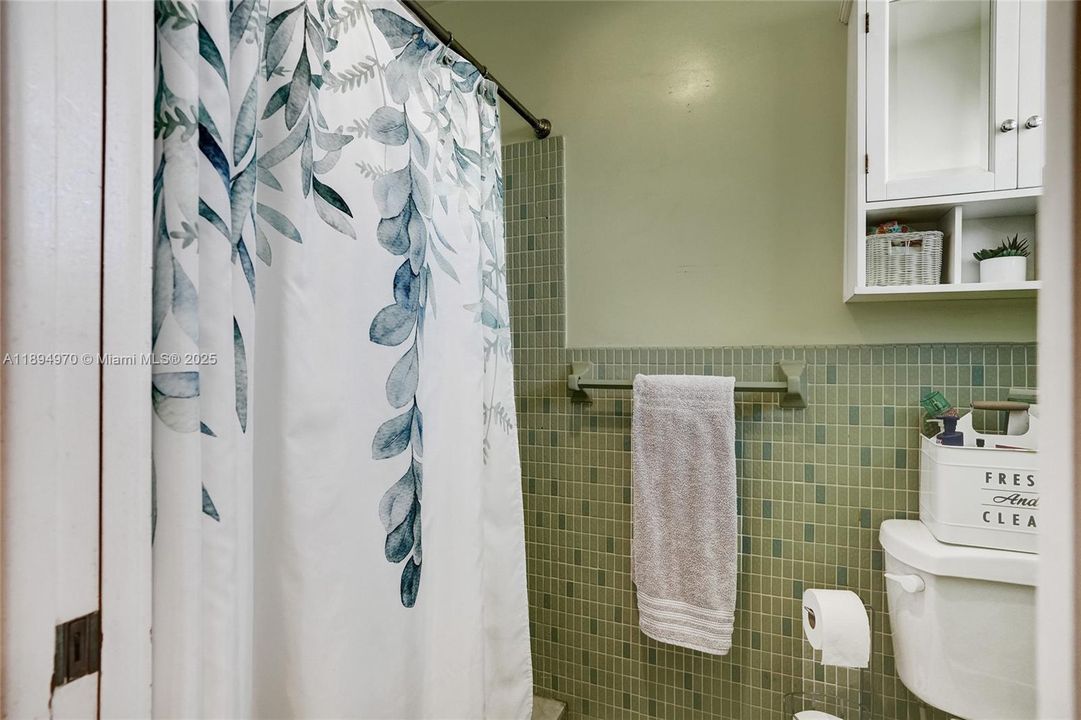 Под контрактом: $787,500 (4 спален, 2 ванн, 1930 Квадратных фут)