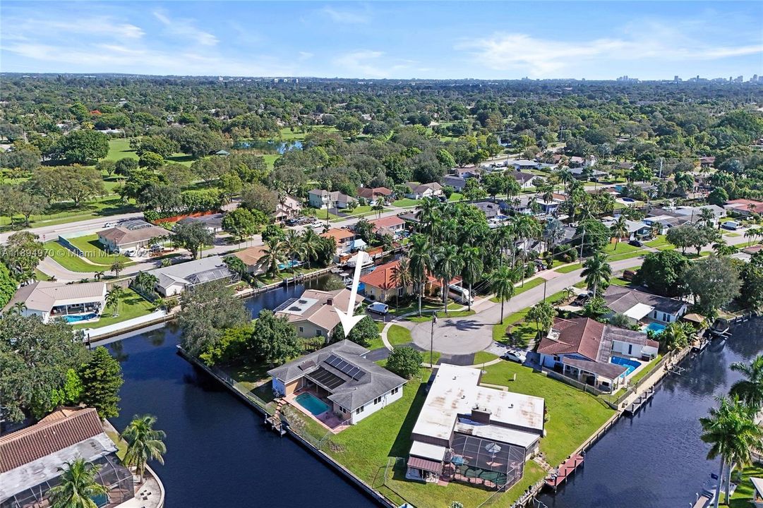 Под контрактом: $787,500 (4 спален, 2 ванн, 1930 Квадратных фут)