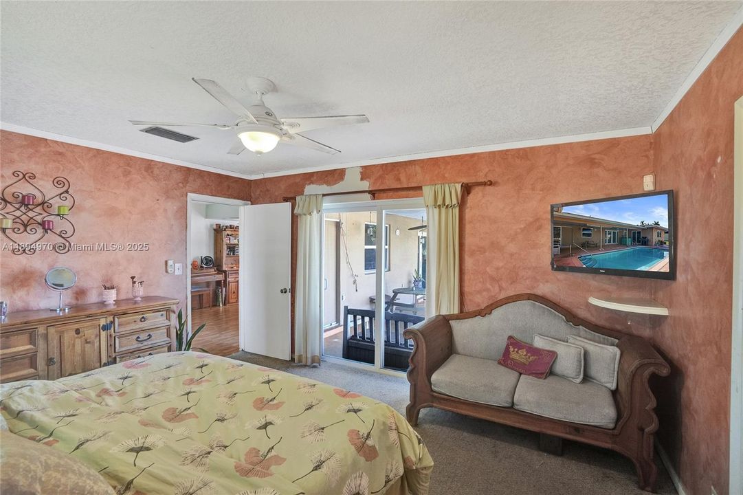 Под контрактом: $787,500 (4 спален, 2 ванн, 1930 Квадратных фут)