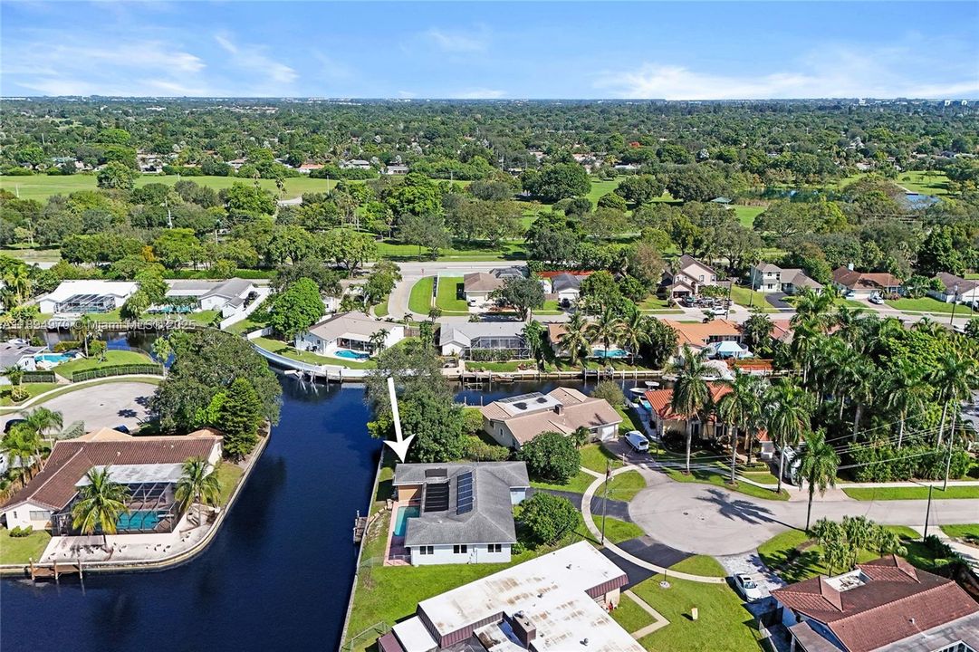 Под контрактом: $787,500 (4 спален, 2 ванн, 1930 Квадратных фут)