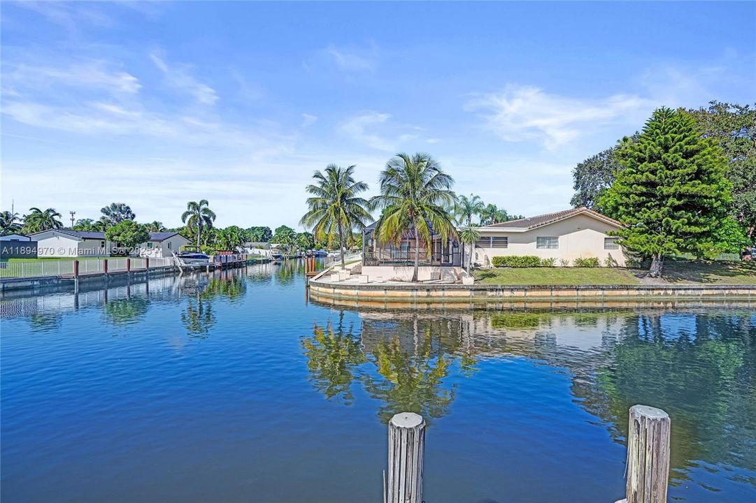 Под контрактом: $787,500 (4 спален, 2 ванн, 1930 Квадратных фут)