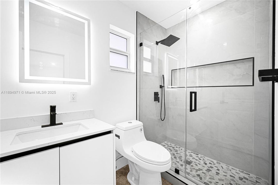 Recently Rented: $3,300 (3 beds, 3 baths, 1560 Square Feet)