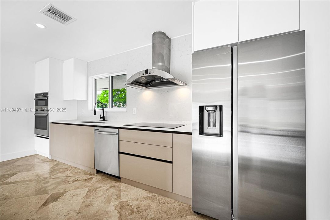 Recently Rented: $3,300 (3 beds, 3 baths, 1560 Square Feet)