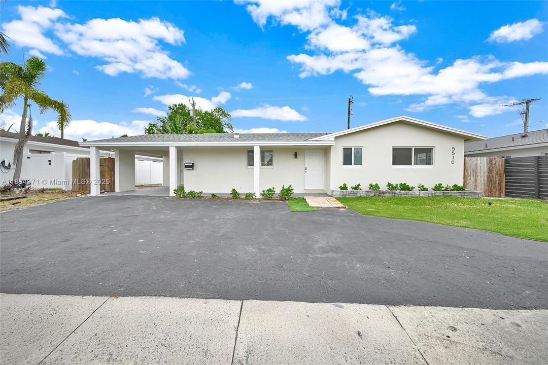 Recently Rented: $3,300 (3 beds, 3 baths, 1560 Square Feet)