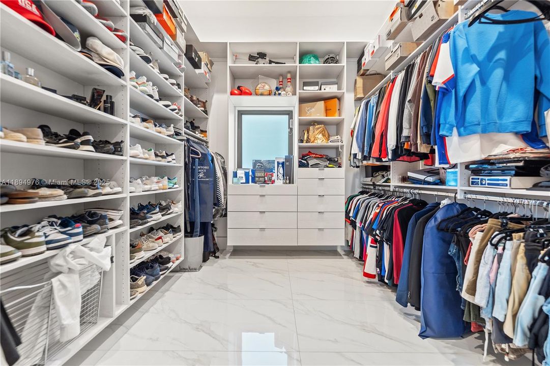 For Sale: $3,750,000 (4 beds, 5 baths, 3714 Square Feet)