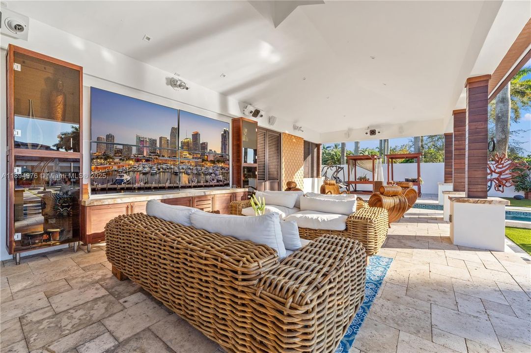 For Sale: $3,750,000 (4 beds, 5 baths, 3714 Square Feet)