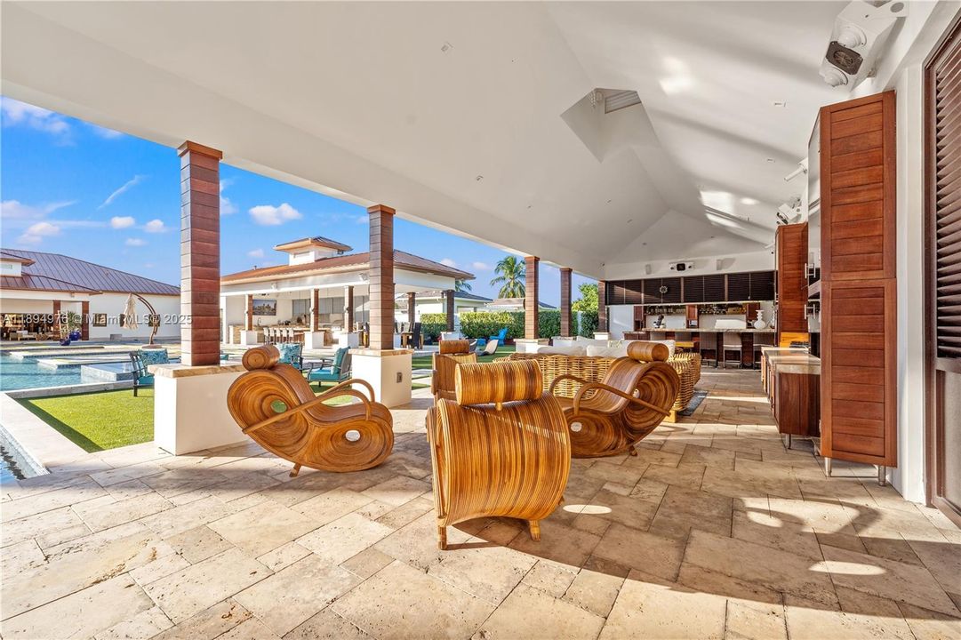 For Sale: $3,750,000 (4 beds, 5 baths, 3714 Square Feet)