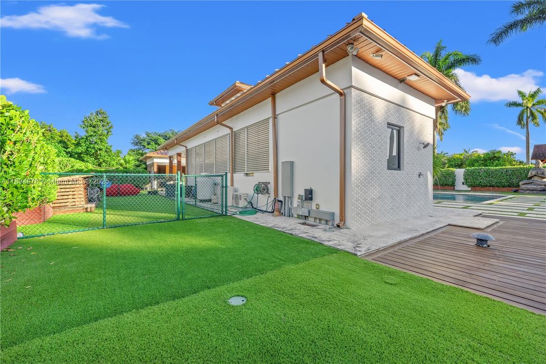 For Sale: $3,750,000 (4 beds, 5 baths, 3714 Square Feet)