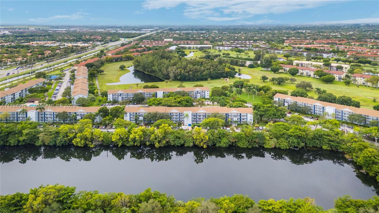 Active With Contract: $299,000 (2 beds, 2 baths, 1507 Square Feet)