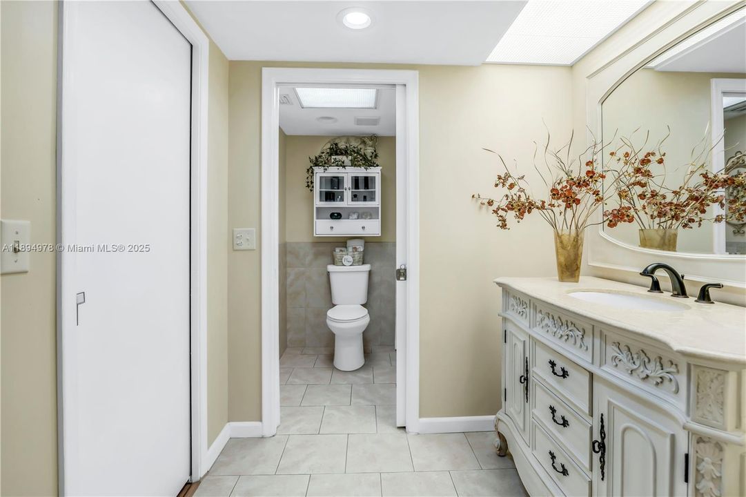 Active With Contract: $299,000 (2 beds, 2 baths, 1507 Square Feet)