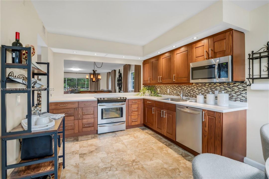 Active With Contract: $299,000 (2 beds, 2 baths, 1507 Square Feet)