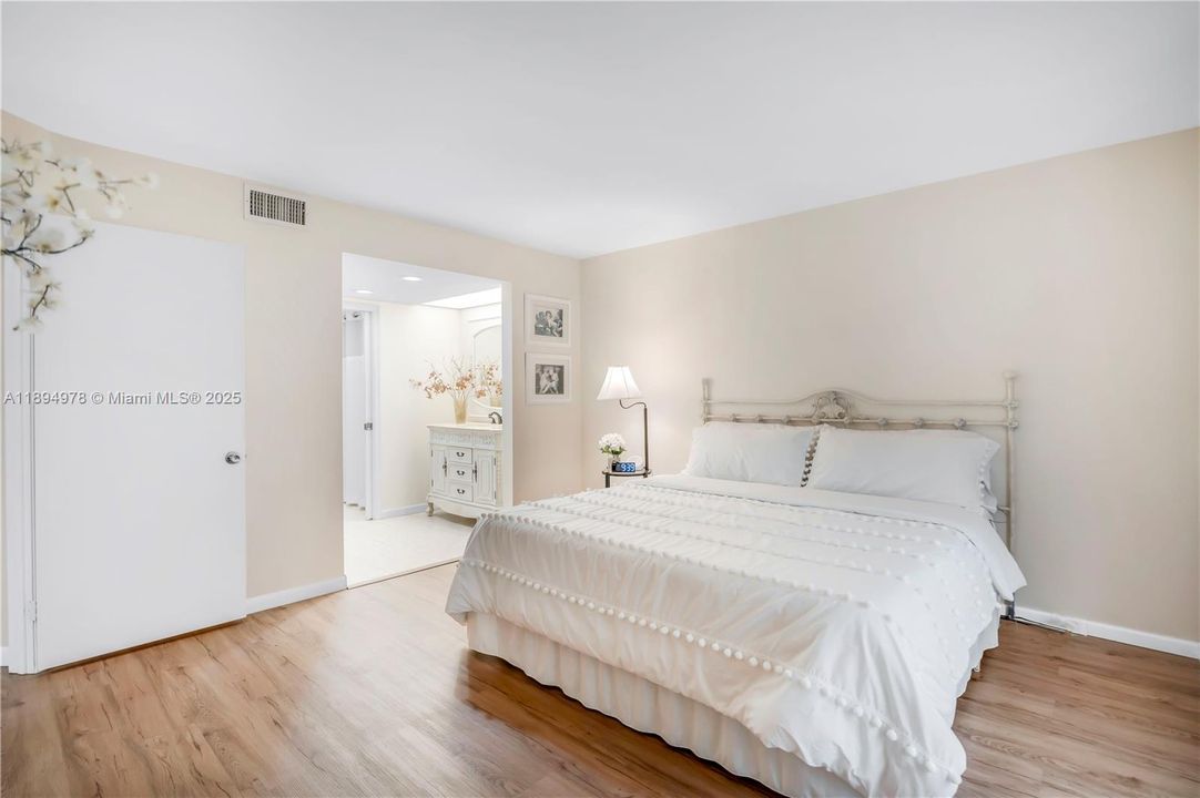 Active With Contract: $299,000 (2 beds, 2 baths, 1507 Square Feet)