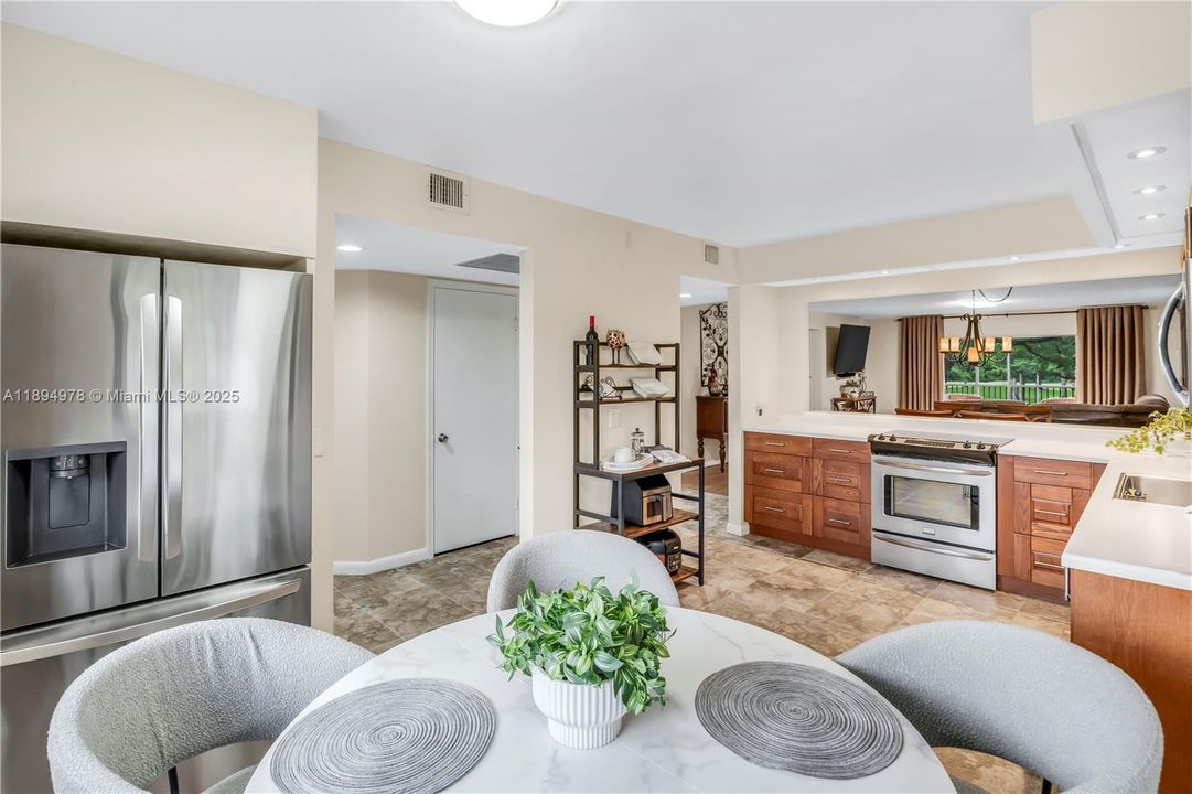 Active With Contract: $299,000 (2 beds, 2 baths, 1507 Square Feet)