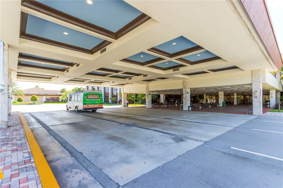 Active With Contract: $299,000 (2 beds, 2 baths, 1507 Square Feet)