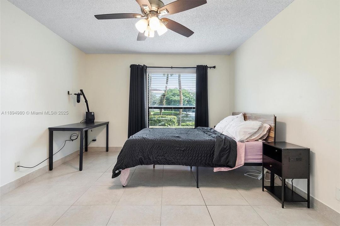 最近售出: $215,000 (2 贝兹, 2 浴室, 1140 平方英尺)