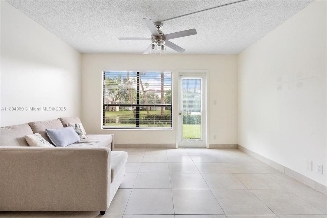 最近售出: $215,000 (2 贝兹, 2 浴室, 1140 平方英尺)