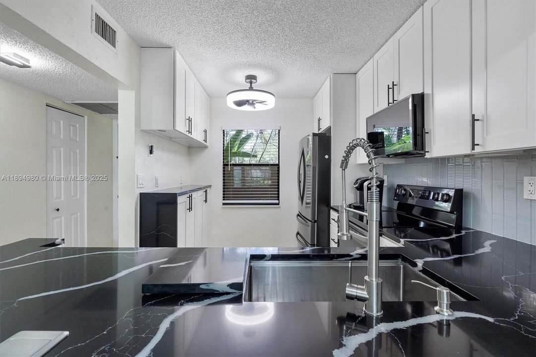 最近售出: $215,000 (2 贝兹, 2 浴室, 1140 平方英尺)