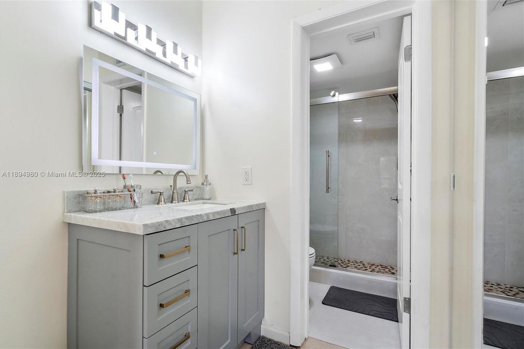 最近售出: $215,000 (2 贝兹, 2 浴室, 1140 平方英尺)