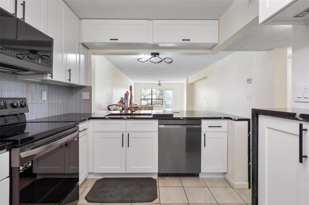 最近售出: $215,000 (2 贝兹, 2 浴室, 1140 平方英尺)