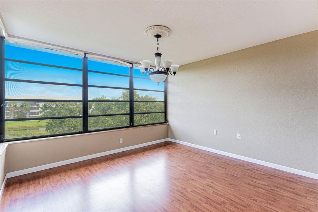 Active With Contract: $269,999 (2 beds, 2 baths, 1385 Square Feet)