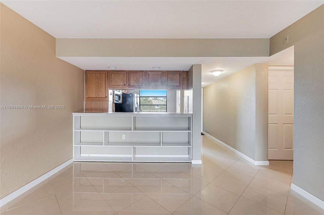 Active With Contract: $269,999 (2 beds, 2 baths, 1385 Square Feet)