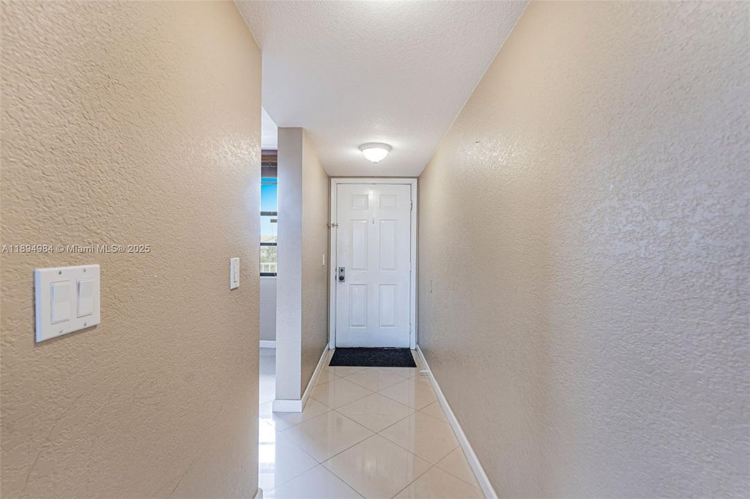 Active With Contract: $269,999 (2 beds, 2 baths, 1385 Square Feet)