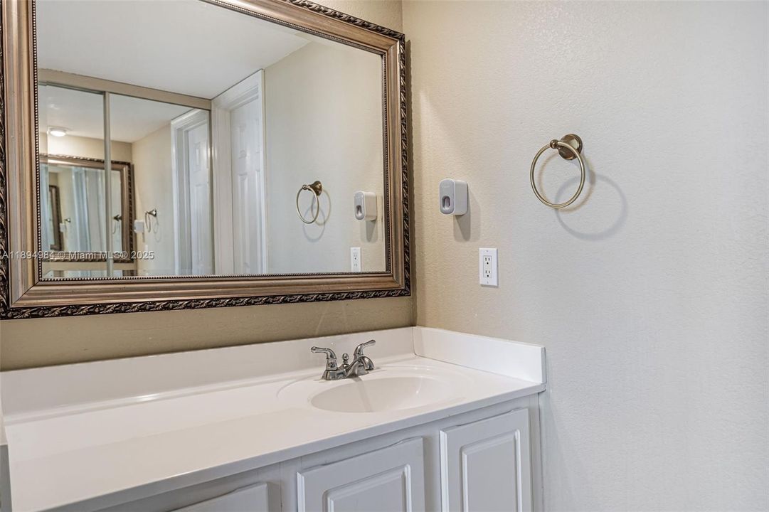 Active With Contract: $269,999 (2 beds, 2 baths, 1385 Square Feet)